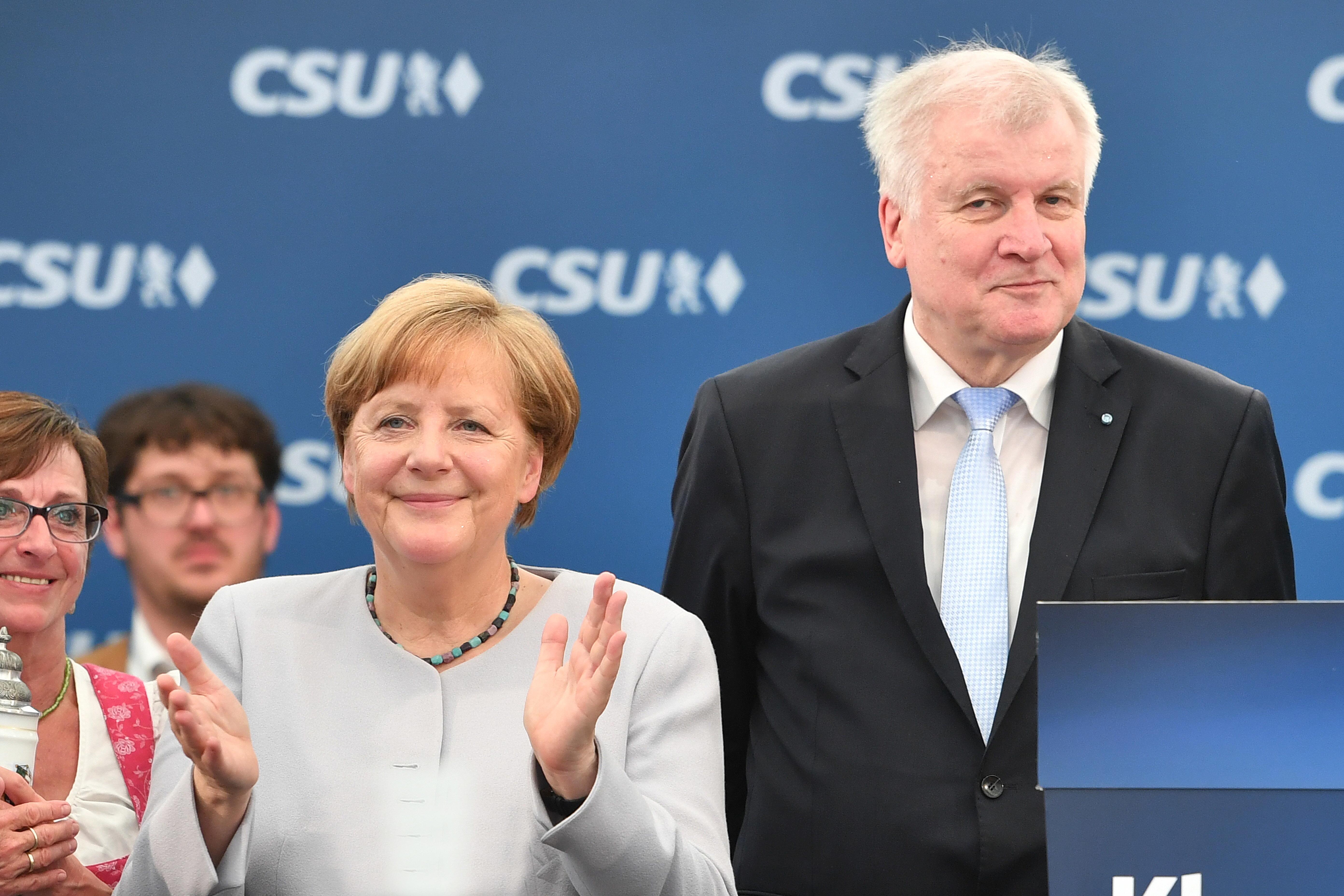 Bild zu Angela Merkel Trudering Horst Seehofer Donald Trump