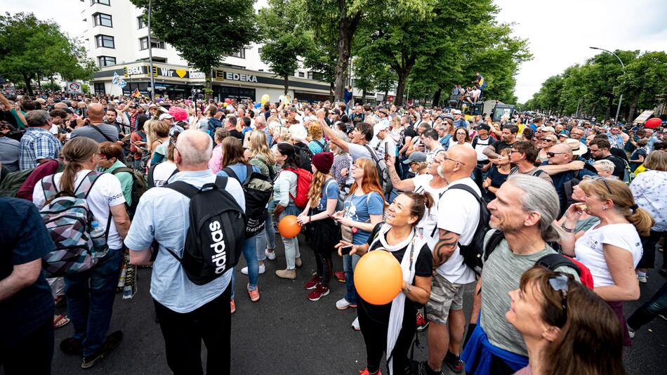 Demonstrationsverbot in Berlin - Menschenansammlung