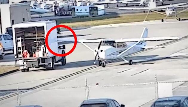 Nach der Landung nicht aufgepasst: Pilotin bleibt mit Tragfläche hängen