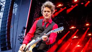 Billie Joe Armstrong und seine Band Green Day eröffnen den Super Bowl.