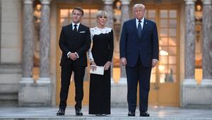 Emmanuel und Brigitte Macron empfingen Donald Trump vor dem Schloss.