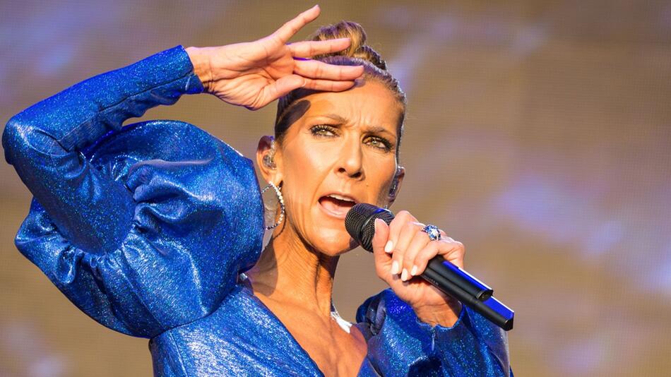 Céline Dion soll trotz ihrer schweren Erkrankung hart dafür arbeiten, noch einmal auf der Bühne ...