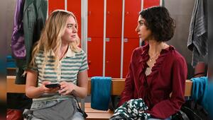 "Alles was zählt": Leyla (r.) hat Mühe zu begreifen, das sie in Wahrheit mit Elias gechattet hat.