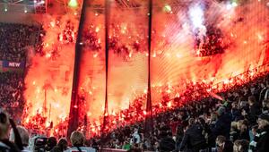Kölner Fans zünden Pyrotechnik