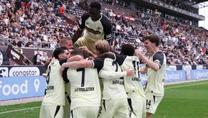 Der 1. FC Kaiserslautern schlägt den FC St. Pauli.