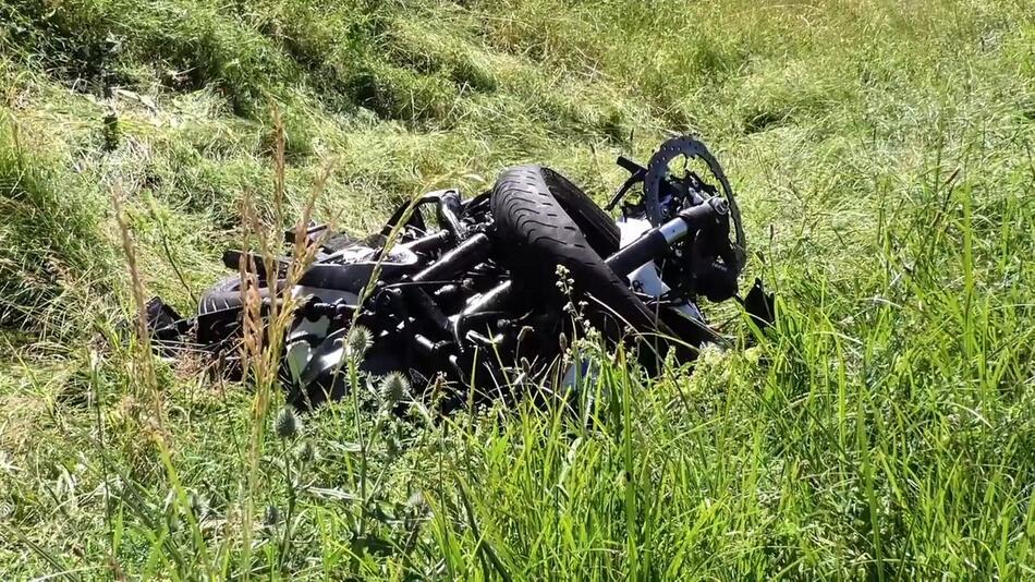 Frontalzusammenstoss von zwei Motorrädern: Beide Fahrer tot