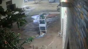 Strasse platzt auf: Massiver Rohrbruch flutet Wohnviertel