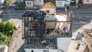 Zerstörungen sind an Häusern nach einem mutmasslichen Tornado