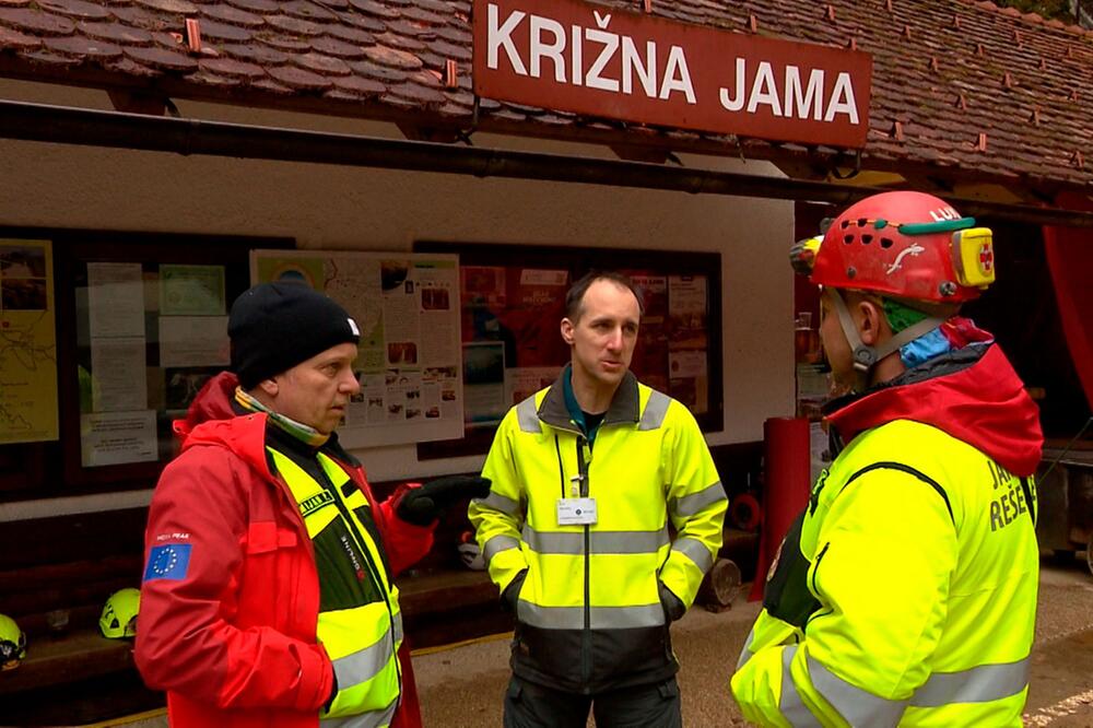 Höhlen-Touristen in Slowenien eingeschlossen