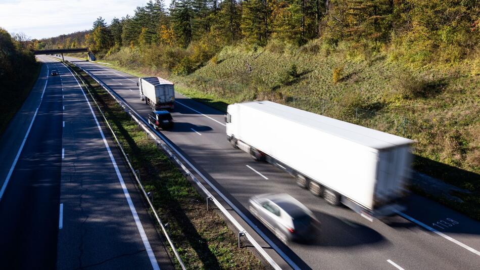 Autos und Lastwagen