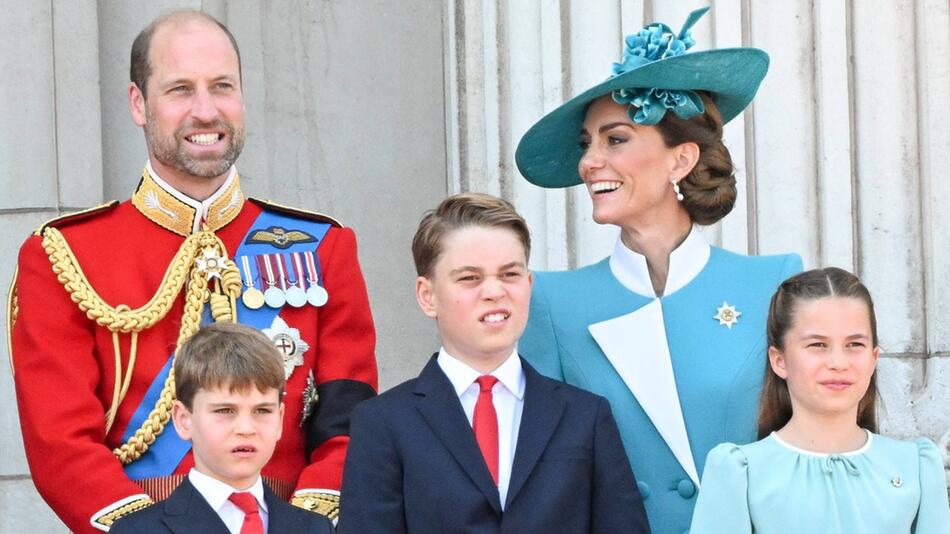 Prinz William und Prinzessin mit ihren drei Kindern Louis (v.l.), George und Charlotte - hier ...