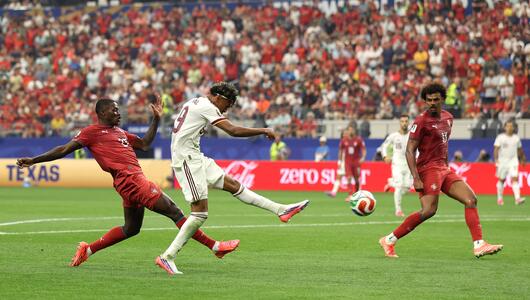 Lamine Yamal schiesst aufs spanische Tor.