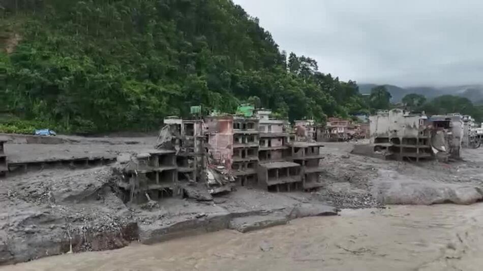 Opferzahl nach Himalaya-Katastrophe steigt weiter - Warnung vor neuer Sturzflut