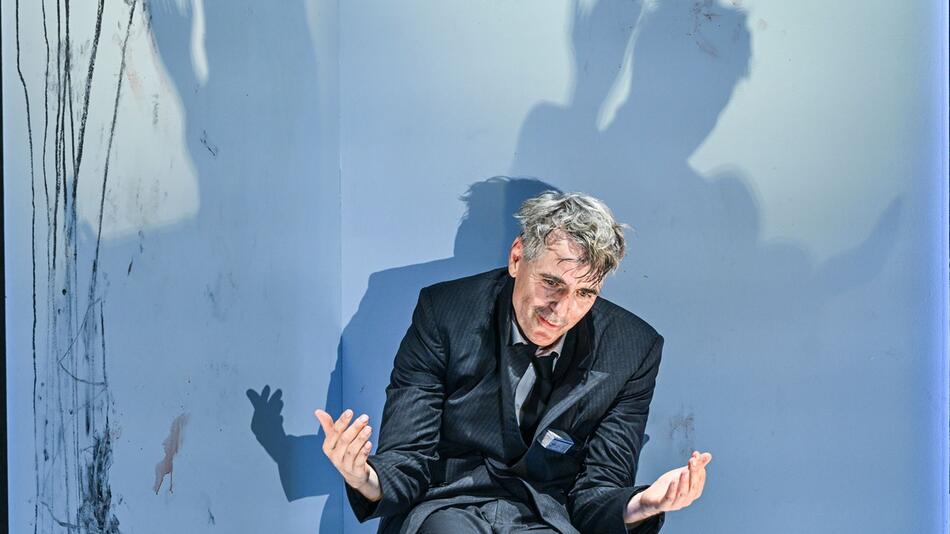 Theaterstück „De Profundis" am Berliner Ensemble