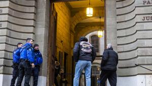 Mitglieder zweier rivalisierender Motorradgruppen