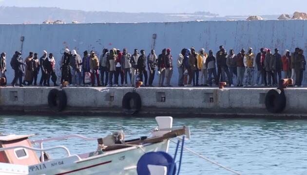 Griechische Küstenwache rettet 540 Migranten vor Kreta