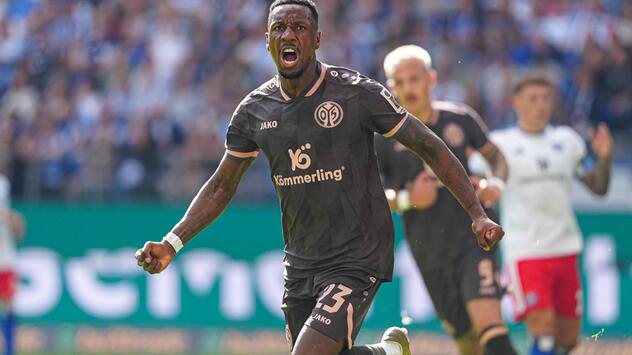 Sheraldo Becker trifft zum 1:0 für den FSV Mainz.