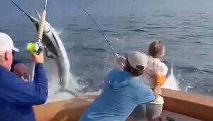 Plötzlicher Sinneswandel: Weisser Marlin überrascht Anglerin mitten im Kampf