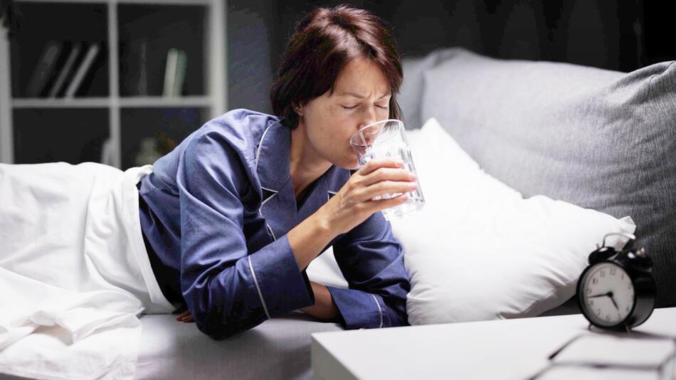 So beeinflusst spätes Trinken Ihren Schlaf