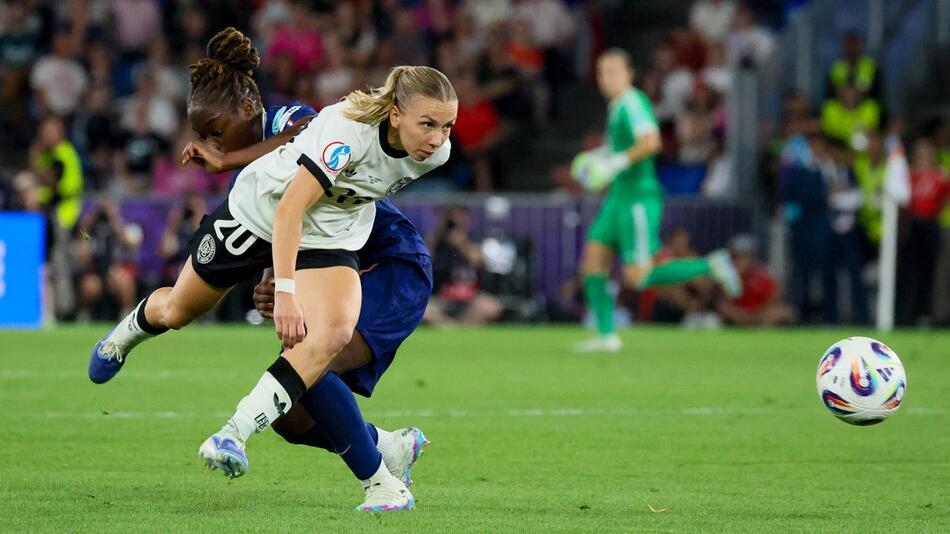 Im Viertelfinale gegen die favorisierten Französinnen läuft Elisa Senss ihrer Gegenspielerin davon.