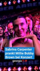 Sabrina Carpenter prankt Millie Bobby Brown bei Konzert