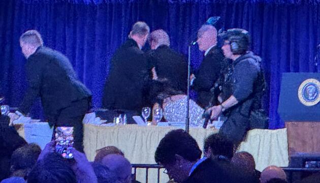 Secret Service Agenten reagieren während des White House Correspo