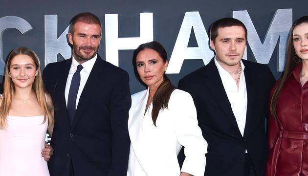 War die Vorzeigefamilie immer nur inszeniert? David Beckham (li.) mit Ehefrau Victoria und Sohn ...