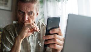 Mann Smartphone Skepsis