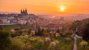 Blick vom Hausberg Petřín auf Prag
