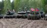 Soldaten mit Kampfpanzern