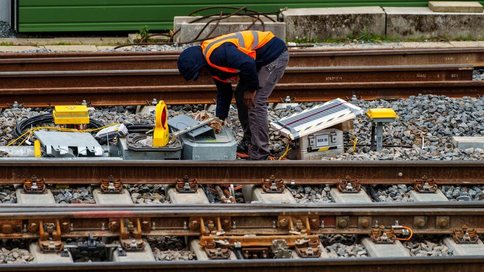 Neue elektronische Stellwerke für die Riedbahn