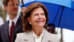 Trotz Regenwetter offensichtlich bestens gelaunt: Königin Silvia am 9. Oktober in Düsseldorf.