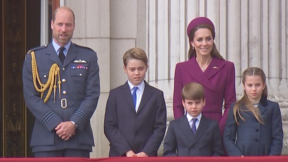 Warum Prinz George bald alleine reisen muss