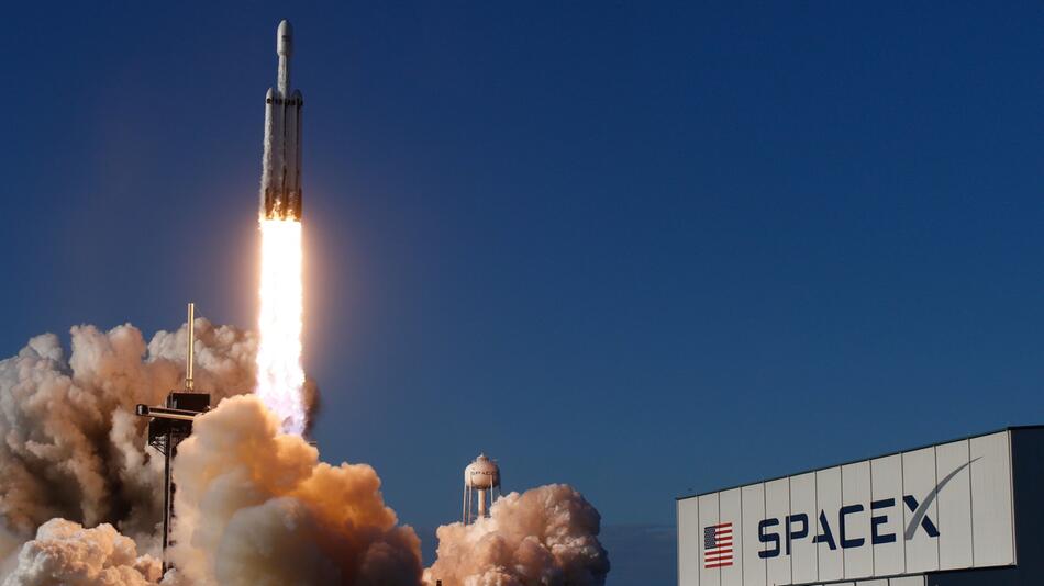 US-Unternehmen will mit SpaceX Touristen ins All schiessen