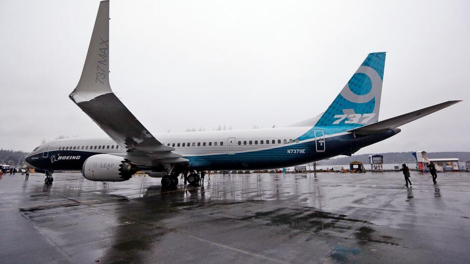Das erste der grossen Boeing 737-9 Max-Modelle steht vor der Produktionsstätte