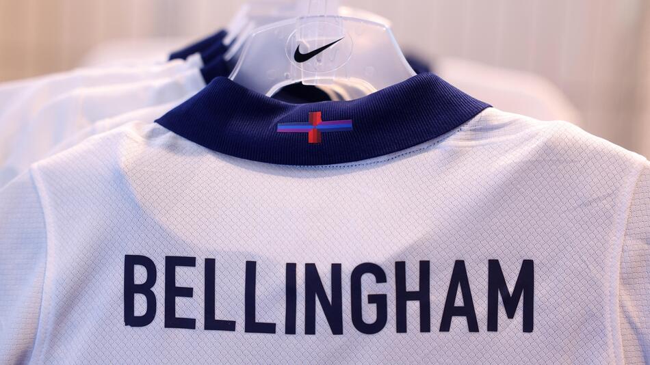 Neues England-Trikot.