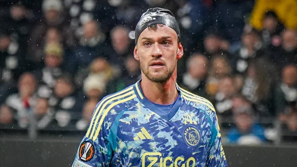 Daniele Rugani spielt mit Badekappe