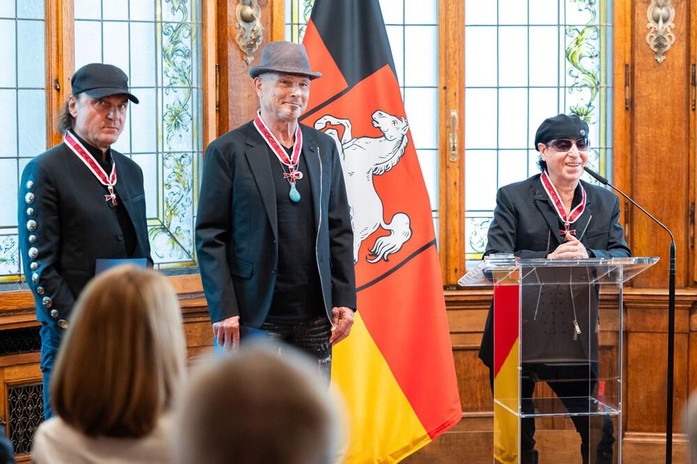 Grosses Verdienstkreuz für "Scorpions"