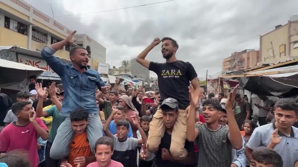 Menschen auf beiden Seiten feiern Gaza-Waffenruhe und Geiselabkommen