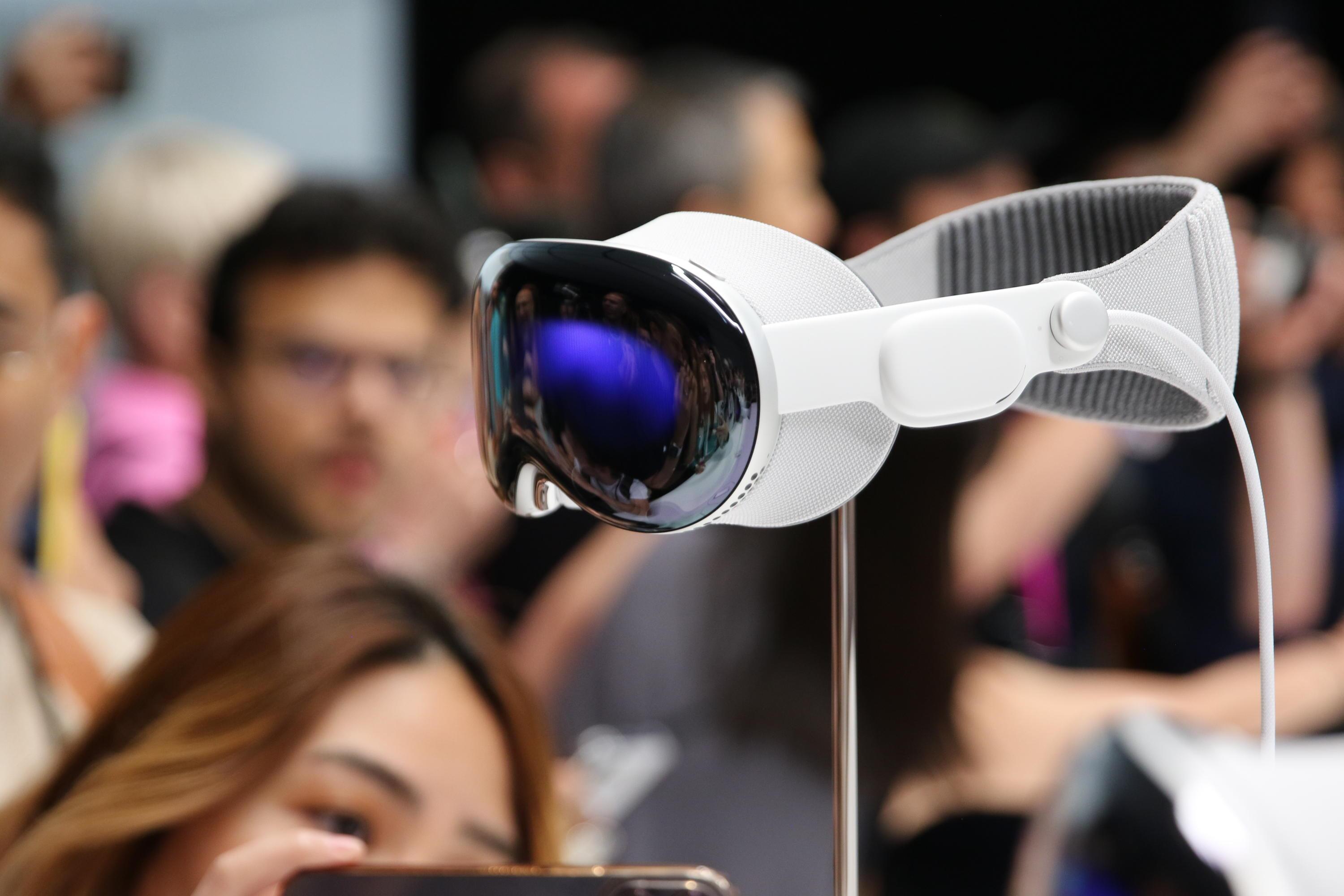 Апл вижн цена. Гарнитура Apple Vision Pro. Apple VR Headset. VR Apple Vision Pro. Ar очки от Apple Apple Vision Pro.