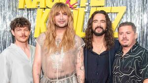 Bill Kaulitz (2.v.l.) mit seinen Tokio-Hotel-Bandkollegen bei der "Kaulitz & Kaulitz"-Premiere ...