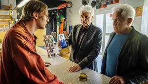 Im "Tatort: Unvergänglich Teil 1" befragen Franz Leitmayr (Udo Wachtveitl) und Ivo Batic ...