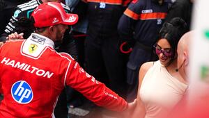 Kim Kardashian unterstützte Lewis Hamilton beim Formel-1-Grand-Prix in Singapur und zeigte sich ...