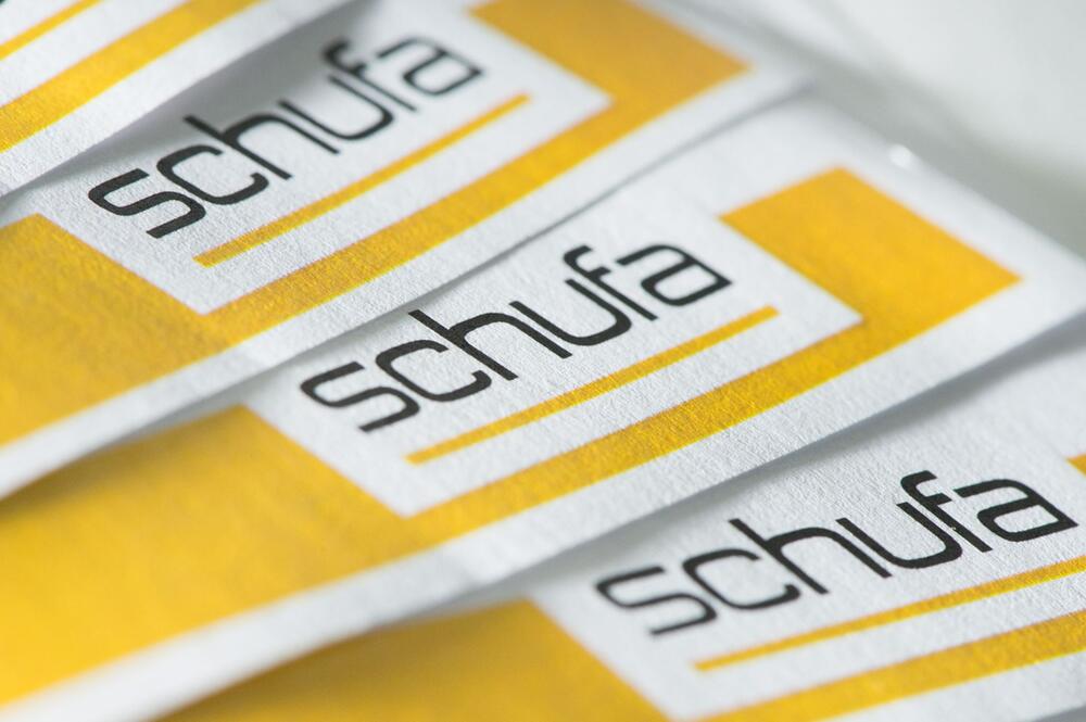 Das Schufa-Logo auf Papierbögen