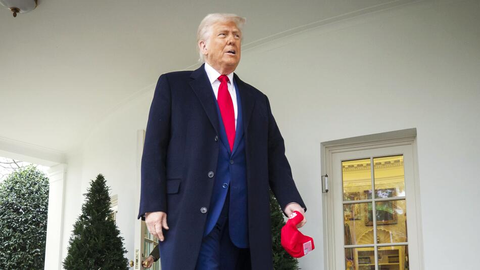 Donald Trump vor dem Weissen Haus