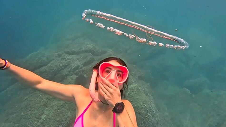Frau unter Wasser