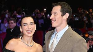 Dua Lipa und Callum Turner feiern ihre Hochzeit auf Sizilien.
