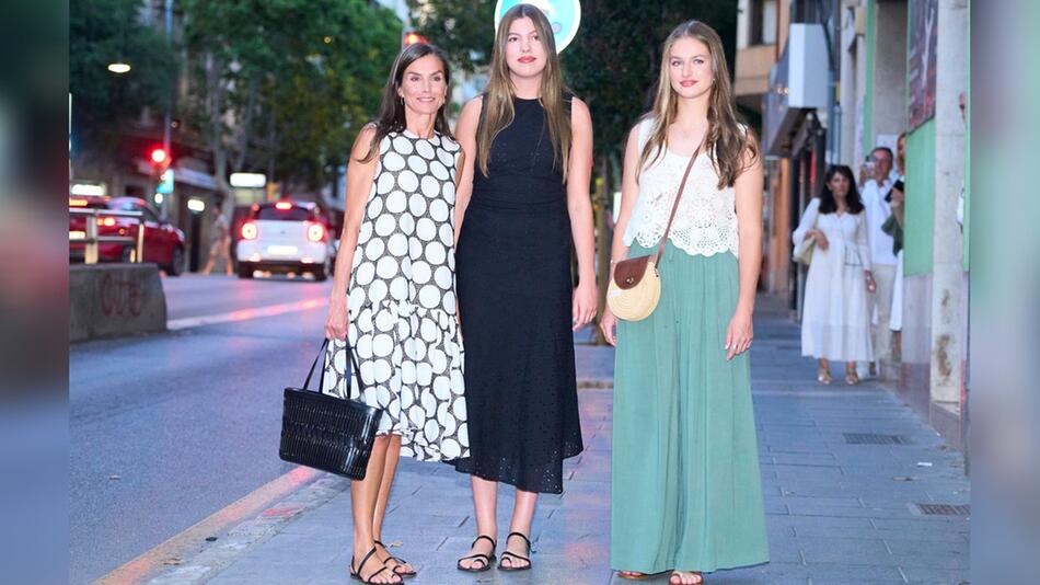 Königin Letizia, Infantin Sofía und Prinzessin Leonor (v.l.) in Palma.