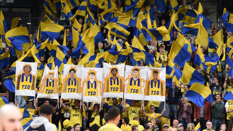 Basketball-Fans der EWE Baskets Oldenburg