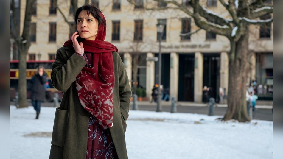 Pegah Ferydoni spielt im aktuellen Berliner "Tatort: Vier Leben" eine afghanische Aktivistin.